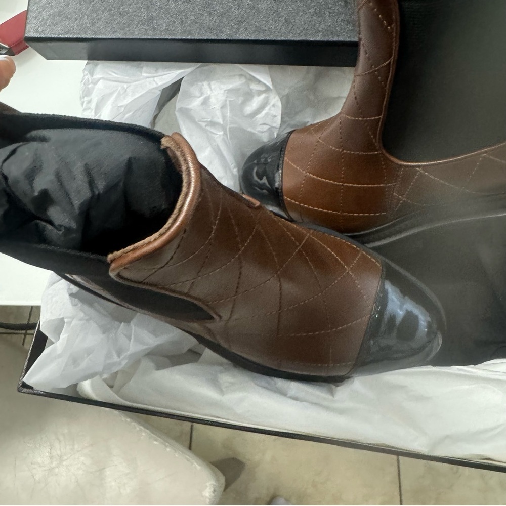 Chanel ankle boots NWT stylish color and shiny fronts - Picture 7 of 14